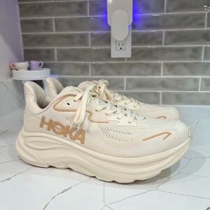 Hoka Clifton 10 Running Shoes. Women’s Size 9.5B  Color Vanilla / Birch